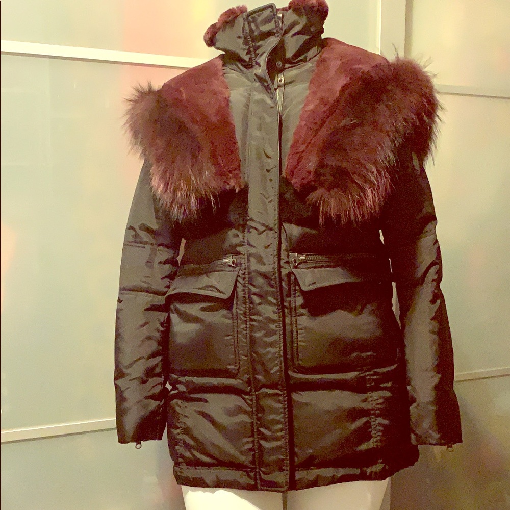 Nicole Benisti down w/fur.